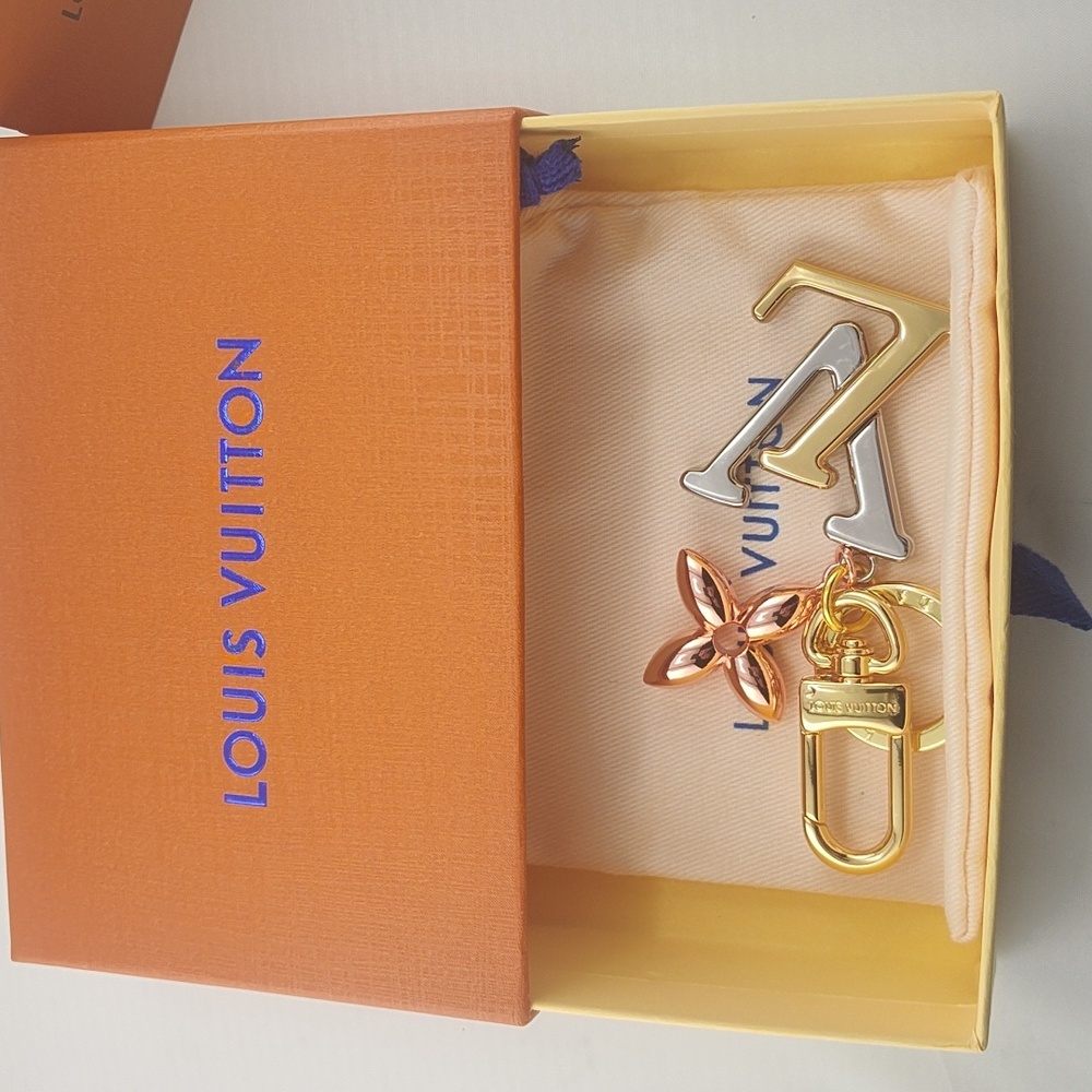 Louis Vuitton Authentic New Wave Gold and Silver Key Holder with Pink Accent - Picture 5 of 6